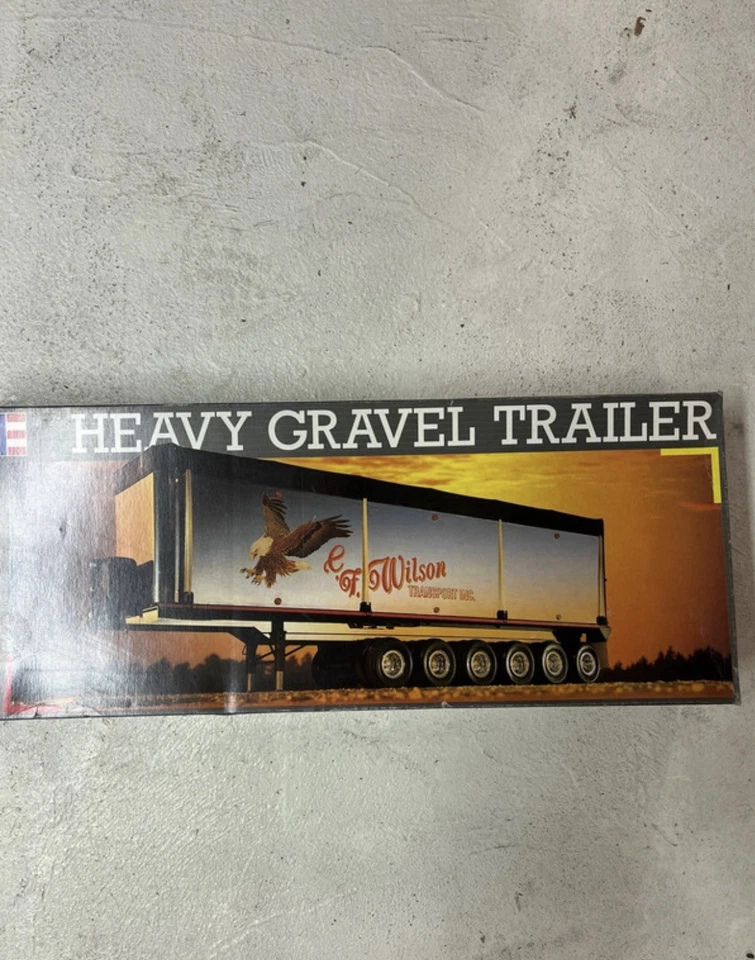 Revell - Heavy Gravel Trailer 7519 - Immagine 2 di 4