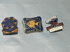 X3 VINTAGE 1960'S ENAMEL BUTLINS CLUB SKEGNES , BOGNOR REGIS, HOLIDAY PIN BADGES
