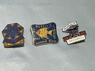 X3 VINTAGE 1960'S ENAMEL BUTLINS CLUB SKEGNES , BOGNOR REGIS, HOLIDAY PIN BADGES