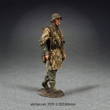 W Britain -  German Grenadier Walking with Ammo Can, 1941-45 #25229