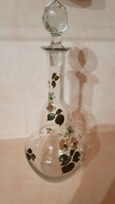 Ancienne carafe en verre peint