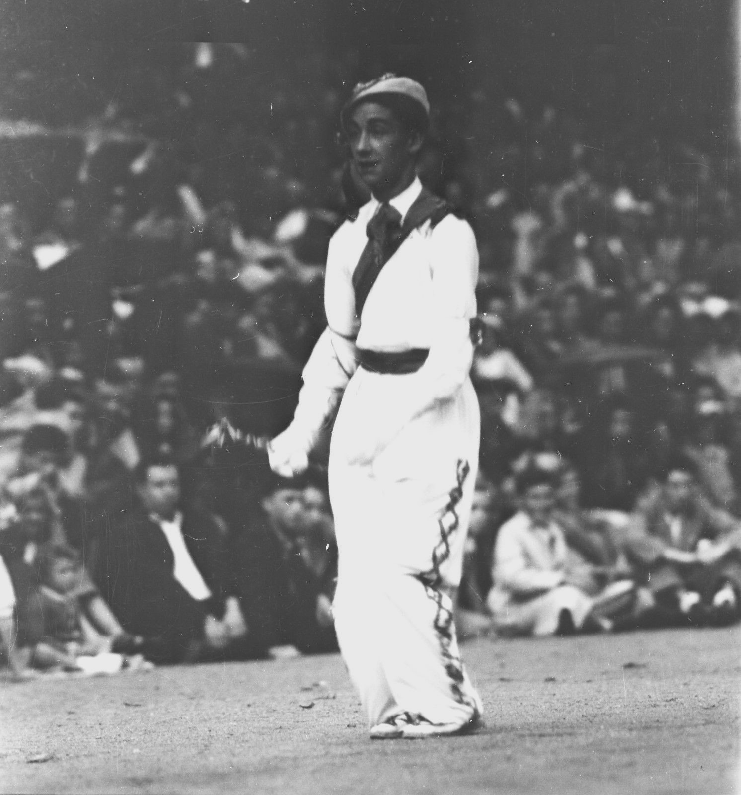 BASQUE COUNTRY c. 1946 - Traditional Costume Dancer - Negative 6x6 - NAQ 103