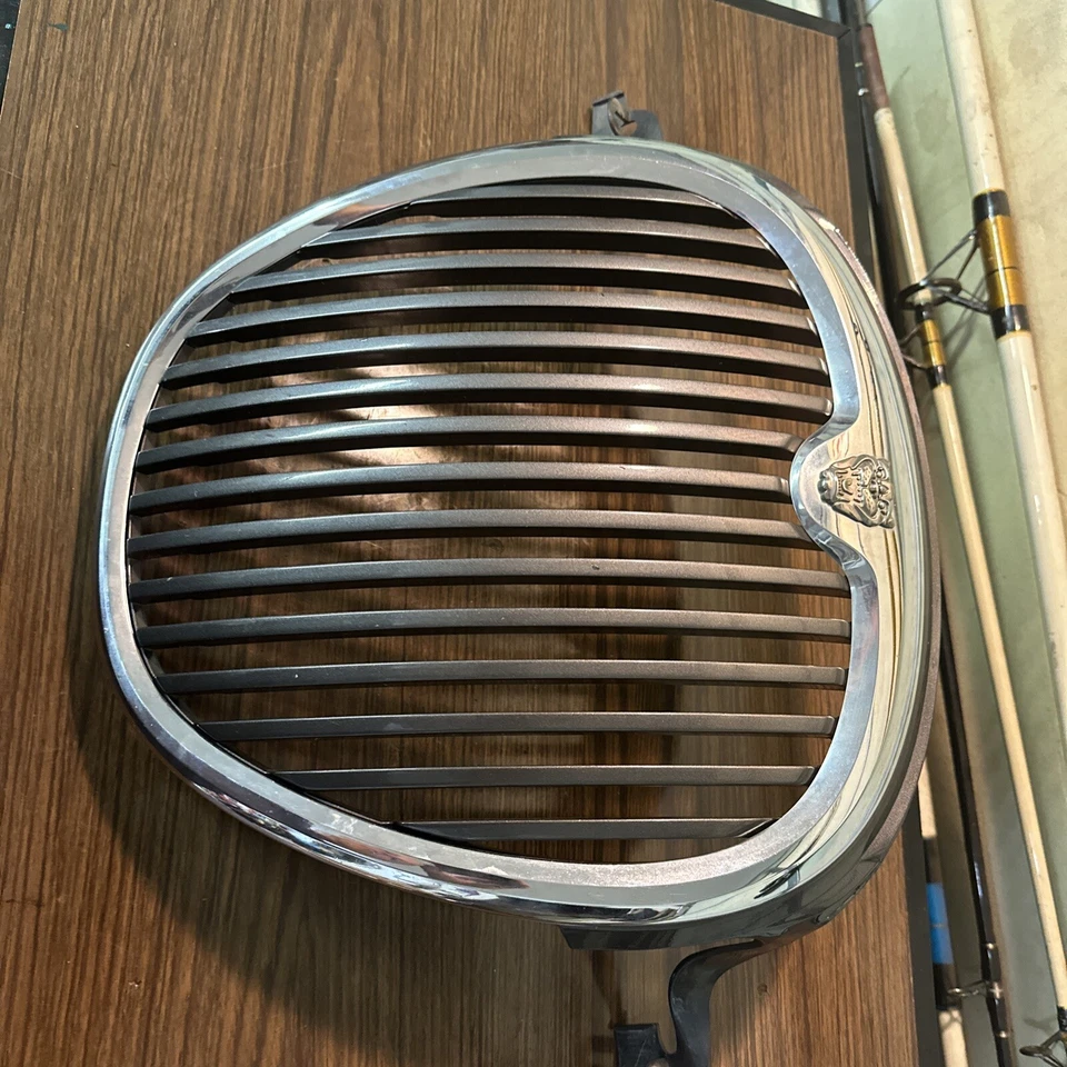 2004 JAGUAR S TIPO CAPÔ RADIADOR GRADE CROMADA 2R83-8A133-AA FABRICANTE DE EQUIPAMENTO ORIGINAL - Imagem 3 de 4