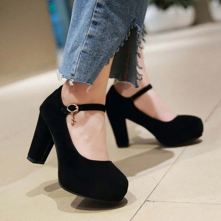 Round toe sale chunky heel
