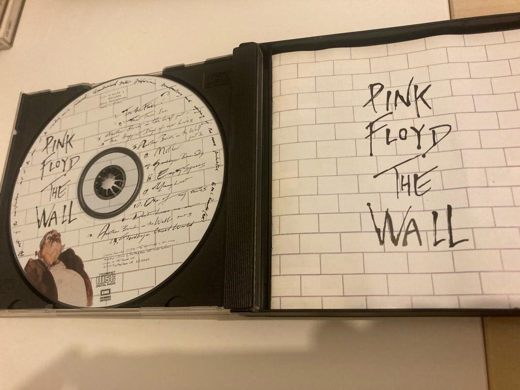 pink Floyd the wall music collectors UK 2 CD in box An in-depth