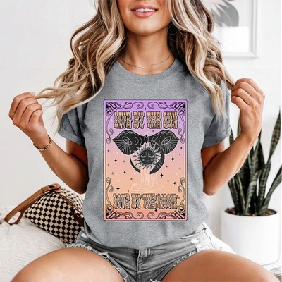Live By The Sun Love By The Moon Celestial Art Mystical Damen T-Shirt