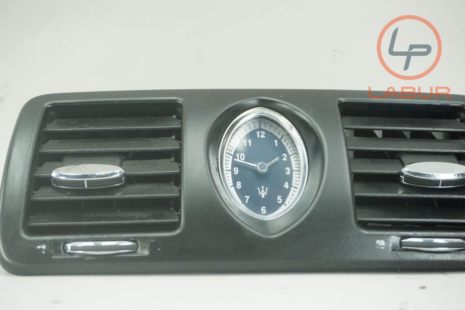M139 03-13 Maserati Quattroporte Front Center Dash Dashboard Air Vent A638