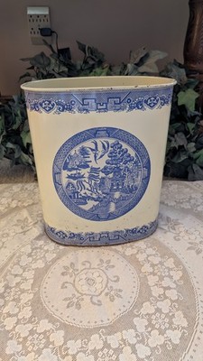 Vintage Rare 50s Willow Chinoiserie Metal Tin Waste Basket Trash Can Blue Cream 
