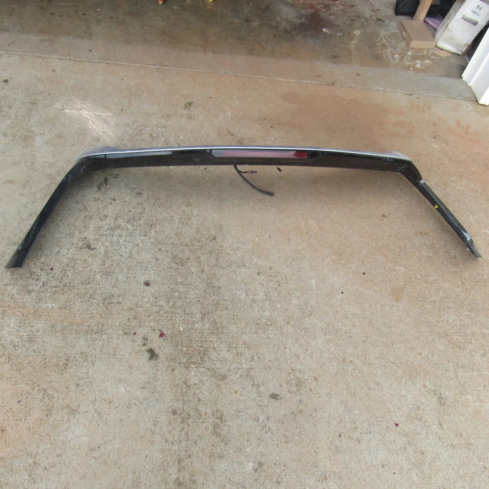 Alerón trasero Chevrolet Traverse 2018 2019 2020 2021 2022 2023 OEM 84303901 Foto 2 de 4