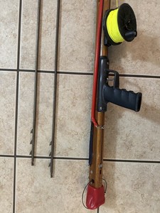 Riffe 55" Mid Handle Speargun, Reel, 3 Shafts, Breakaway Bungee, Slip Tip