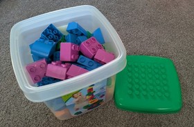 Vintage Lego Quatro 5357 - Complete 75 Piece Set + Bucket With Baseplate Lid