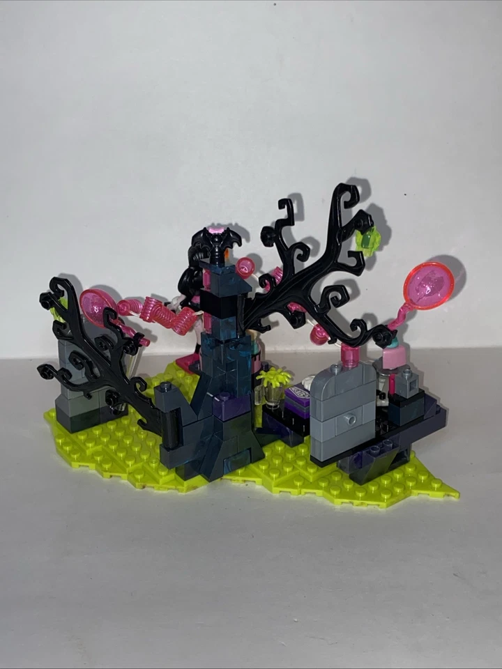 Mega Bloks 2015 Monster High Draculaura's Birthday Bash Play Set - Image 2 of 3