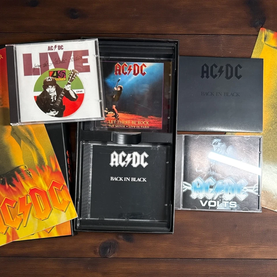 Vtg 1997 AC/DC Bonfire 5 CD Box Set w/ Book, Poster, & Sticker - 1st Release USA Foto 2 de 2