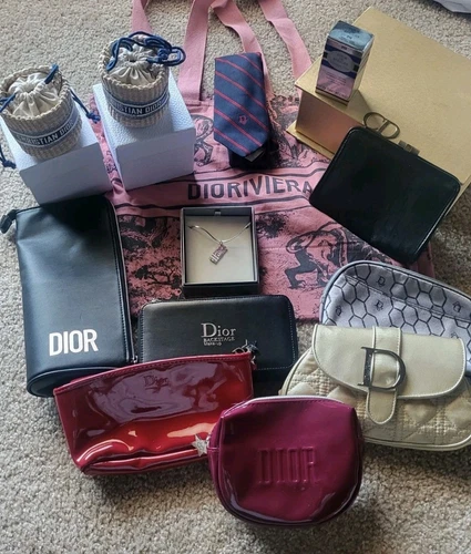 Christian Dior Lot Mixte Rouge à Lèvres Maquillage Pochettes Trotteur Collier Boîte Cravate