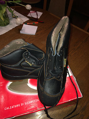 Cofra Titano S3 size 44 with protective cap and penetration protection