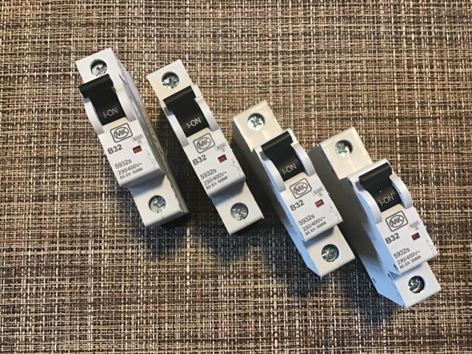 MK sentry 5932s 32amp TYPE B MCB CIRCUIT BREAKER 6KA BS EN 60898 SENTRY