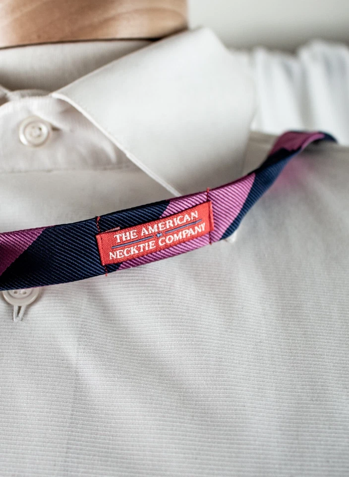 Gravata borboleta THE AMERICAN magenta rosa azul marinho listrada sortida 34"L x 2,5"W - Imagem 4 de 4