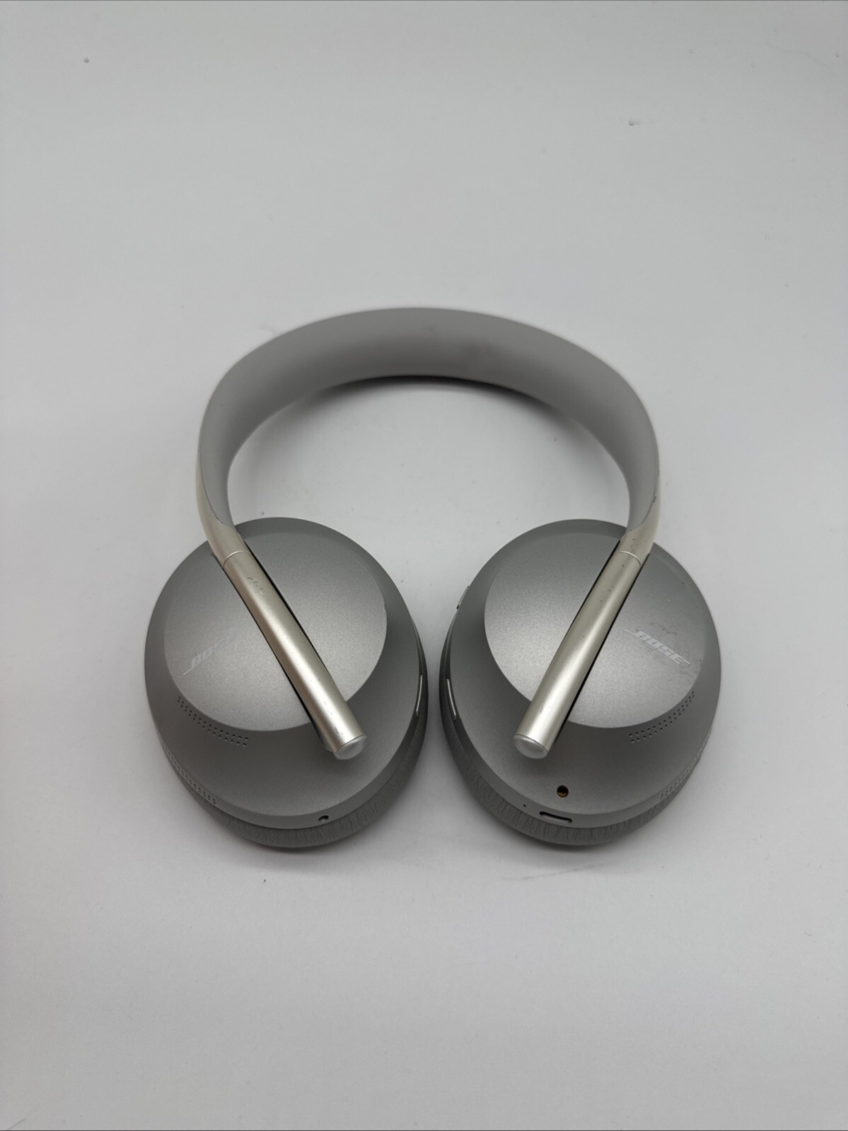 Bose 700 Silver Noise Cancelling Headphones with 15-Hour Battery Life-image