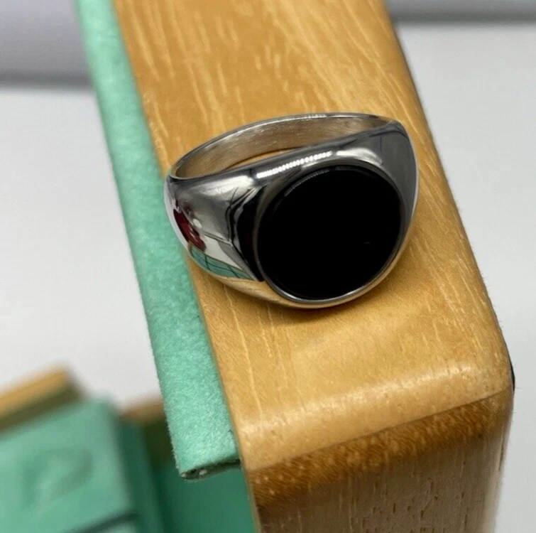 Anello da Uomo e Donna color argento in acciaio inossidabile e pietra nera tonda - Immagine 3 di 4