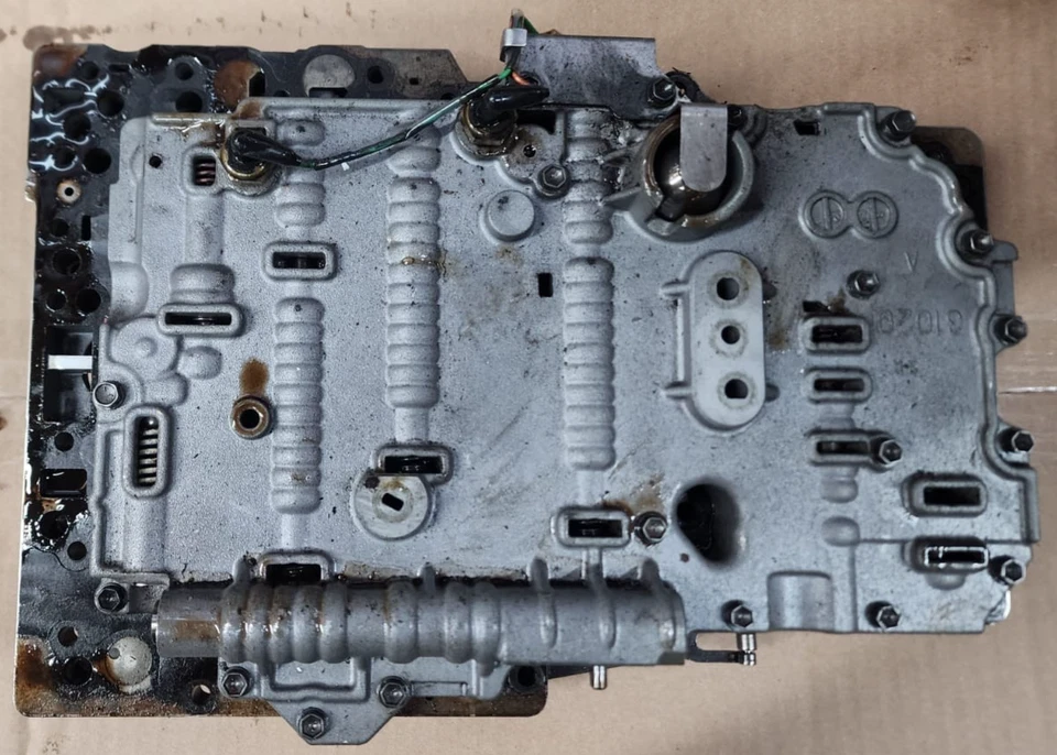 Cuerpo de válvula de transmisión Isuzu NPR 2011-2019 Foto 3 de 4