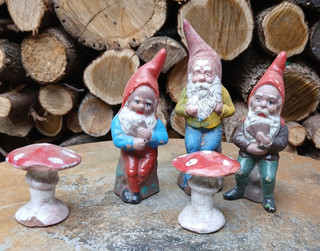 Alte Gartenzwerge & Pilze Ton Keramik 15 cm 18 cm 8 cm Hoch