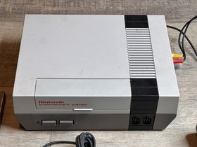 Nintendo NES-001 Console with Tetris Game Cartridge