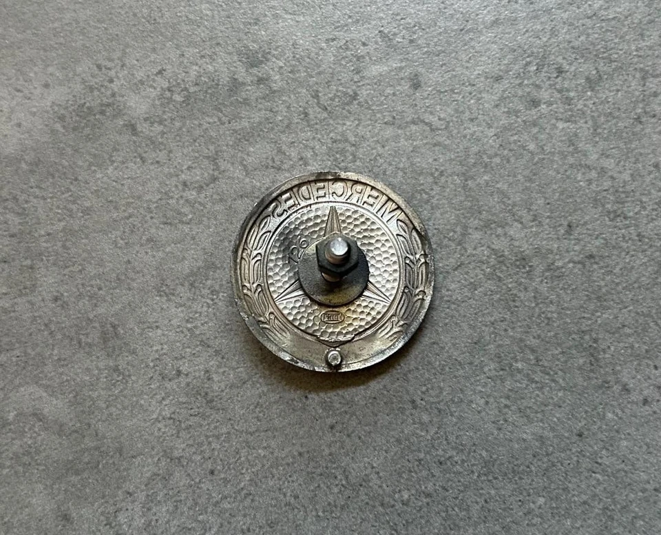 Mercedes-Benz W126 Black Carbon Fiber Effect OEM Grille Star Emblem 240D 300SE - Image 4 of 4