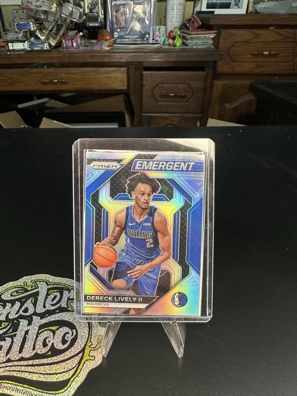 2023-24 Panini Prizm - Emergent Dereck Lively #26 Silver Prizm (RC)