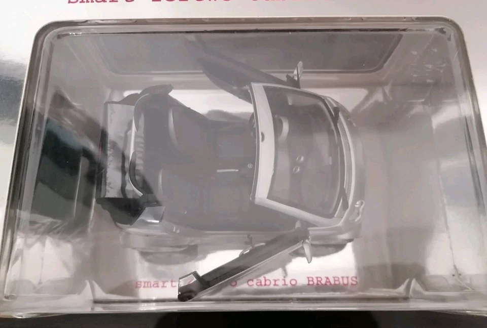 Smart Fortwo Cabrio Brabus Argento Kyosho Scala 1:18 - Immagine 3 di 4