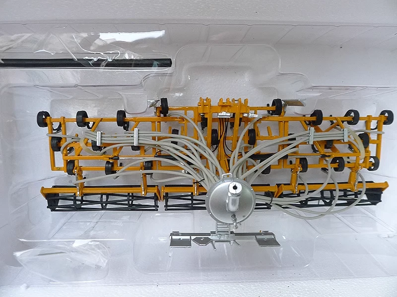 Marge Models  1822 Veenhuis Terraject 300 with crumbler rollers  1:32 - Image 3 of 4