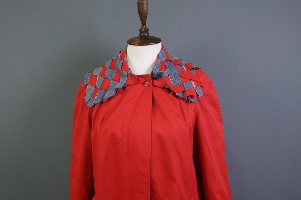 Gabardina asimétrica con botones rojos Burberrys cuello abrigo chaqueta Foto 2 de 4