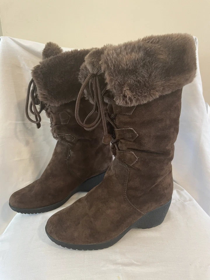I KHOMBU Womans BROWN SUEDE WINTER  Boots Size 6 M Fur Lined Lace Up EUC - Image 2 of 4
