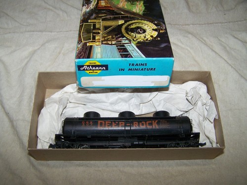 Athearn HO Three Dome Tank Car Deep Rock(RTR) - Picture 20 of 20