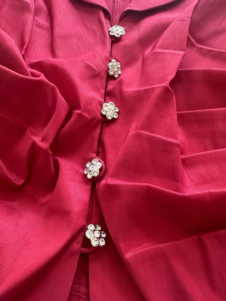 Chaqueta roja plisada de la colección Tadashi Foto 2 de 4