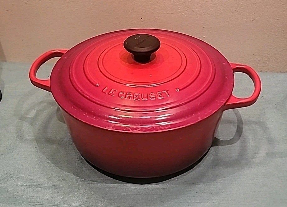 Le Creuset qt #28 Round Dutch Oven Cast Iron Cerise Red