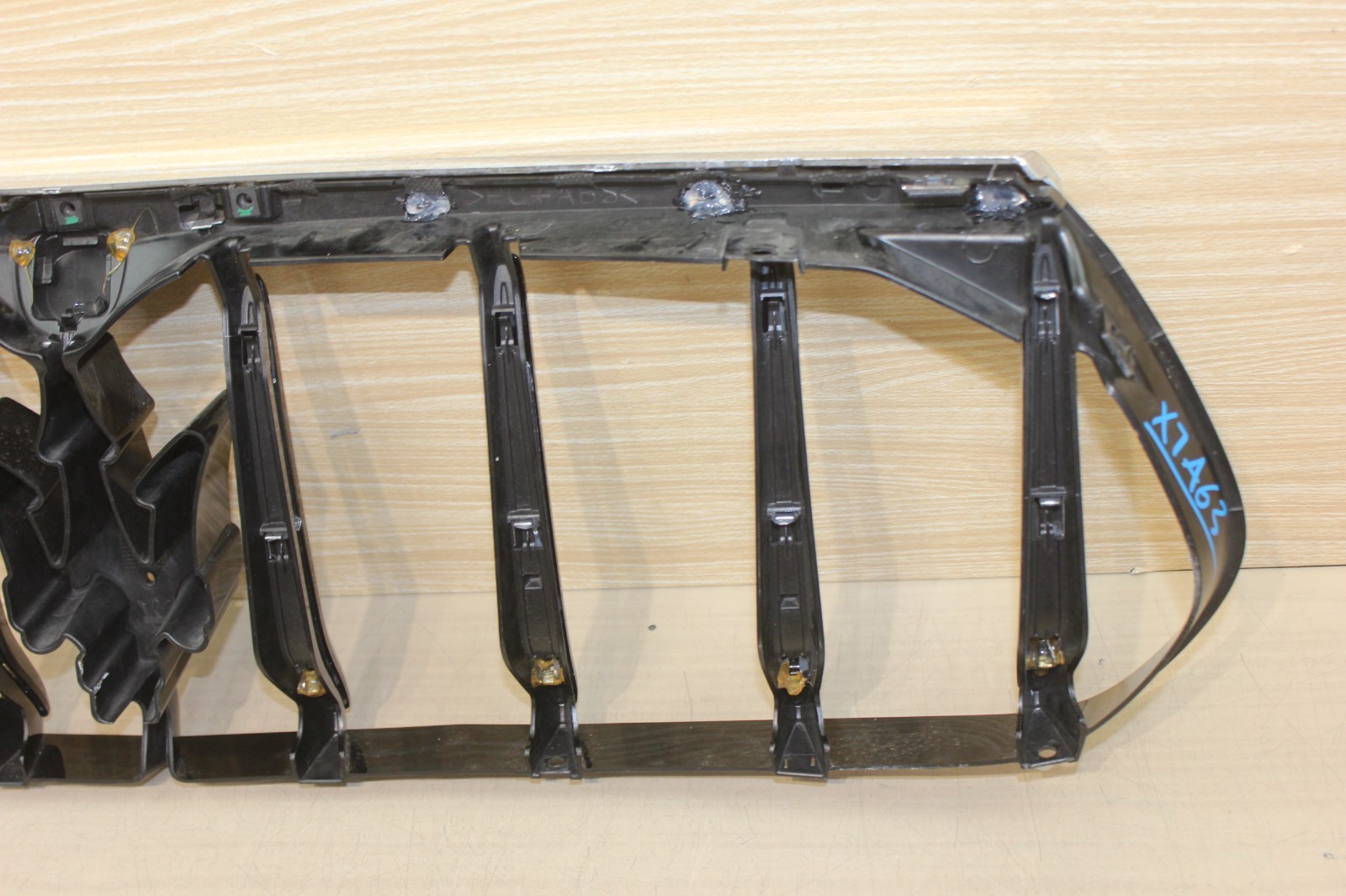 17-22 MASERATI LEVANTE GRILL GRILLE TRIM GENUINE FACTORY OEM