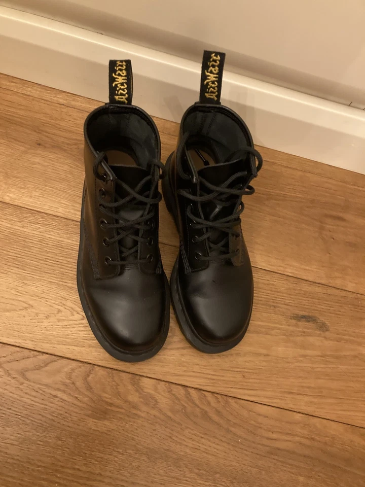 Dr Martens Air Wair 101 Black stitch Smooth Leather Ankle Boots Women's Size 3, photo 3 of 3