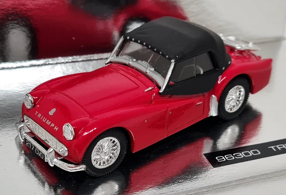 Corgi 1/43 Triumph TR3A Closed Convertible Red 96300 Diecast Model Car - Image 3 of 4