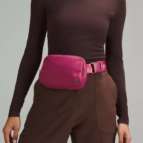 Nuevo con etiquetas Lululemon | Bolso Cinturón Everywhere 1L Marca Logo Hechizo Oro Rosa Unisex - Imagen 1 de 8