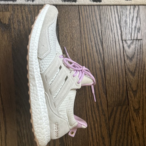 Ladies Adidas Ultra Boost Size 11 - Picture 1 of 5