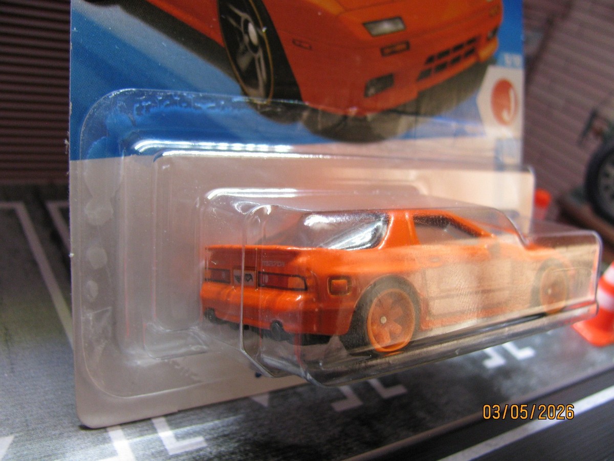 2026 Hot Wheels Orange '89 Mazda Savanna RX-7 FC3S, w/Real Riders