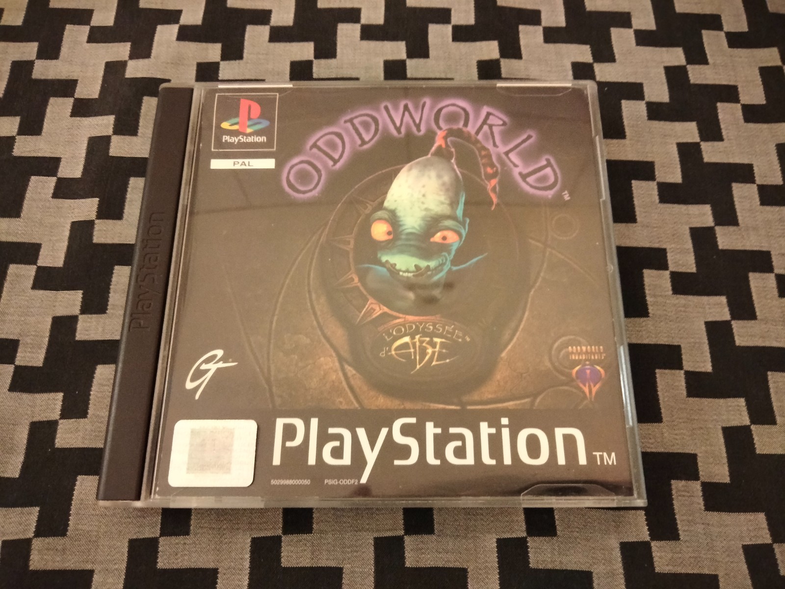 Oddworld l'odyssée d'Abe sur ps1 en bon état