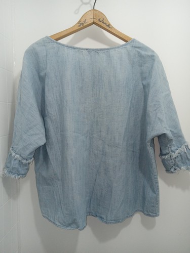 Vince Camuto Blue Denim Top Lg 3/4 Sleeve , Raw Look, Bell Sleeves - Picture 2 of 6