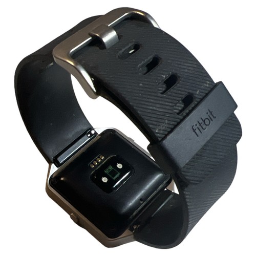 Fitbit for Parts - Black Watch and Wristband UNTESTED With Charger - Picture 4 of 6