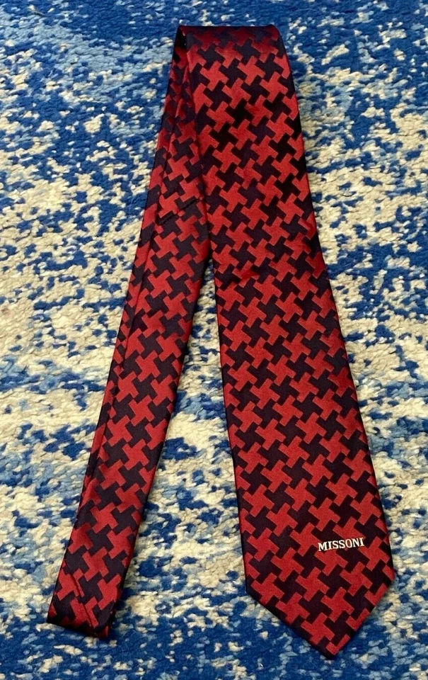 Missoni Navy Blue Deep Red Geometric Houndstooth Logo Silk Necktie Made in Italy - Image 2 of 4