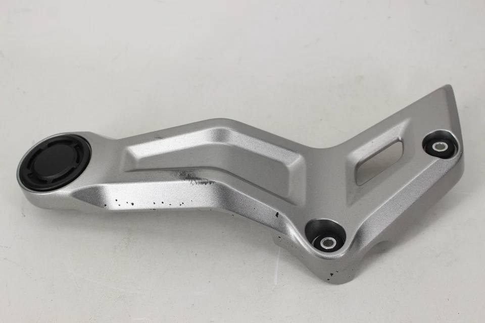 2016 YAMAHA FZ07 ЛЕВЫЙ ЗАДНИЙ КОМПЛЕКТ ВОДИТЕЛЬ НОЖНОЙ КРОНШТЕЙН КРЕПЛЕНИЕ 1WS-27453-00-00 - Изображение 2 из 4