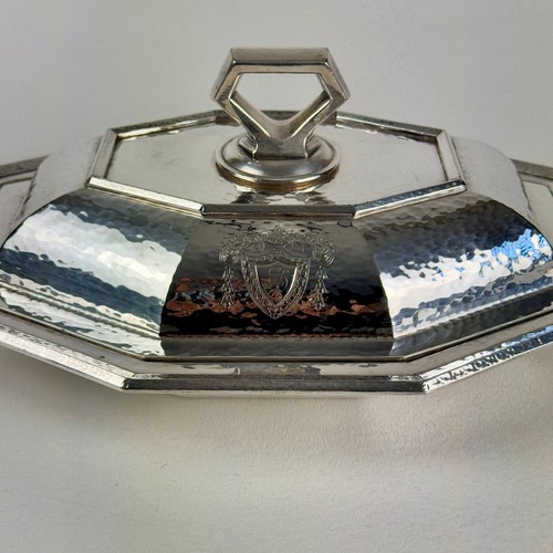 Antique Heraldic by 1847 Rogers Bros Silver Plated Hammered Cover Dish - Picture 3 of 9