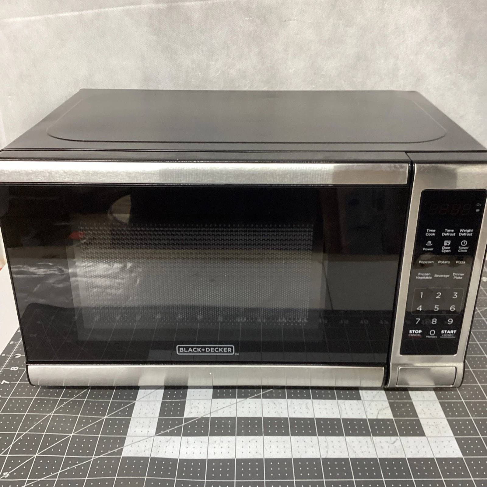 BLACK+DECKER EM720CB7 Digital Microwave Parts Or Repair Complete