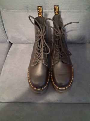  Doc Martens Audrick Black 8-Eye Boots Lace Up Punk Grunge Shoes Womens Sz 7 