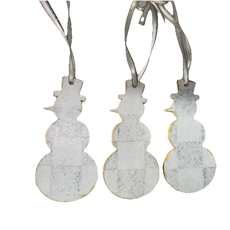 Conjunto de 3 enfeites de boneco de neve xadrez cortês artesanal inspirado em MacKenzie Natal - Imagem 2 de 4